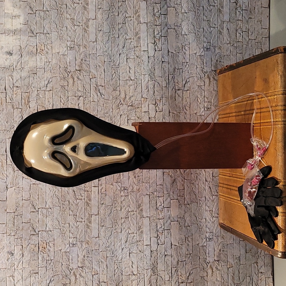 Fun World Scream Bloody Costume Mask